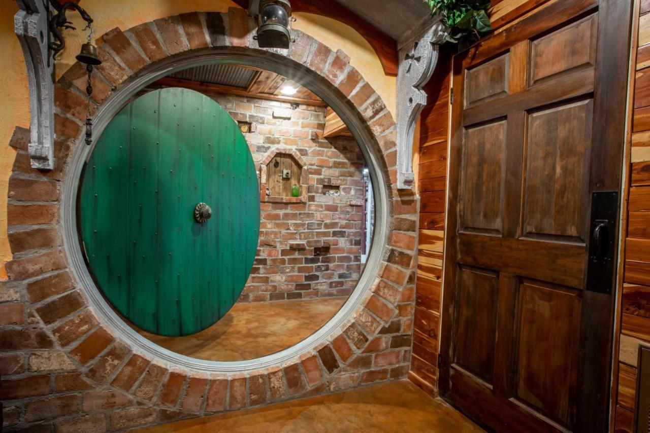 The Hobbit House, Fantasy Comes Home! Russellville Exteriör bild