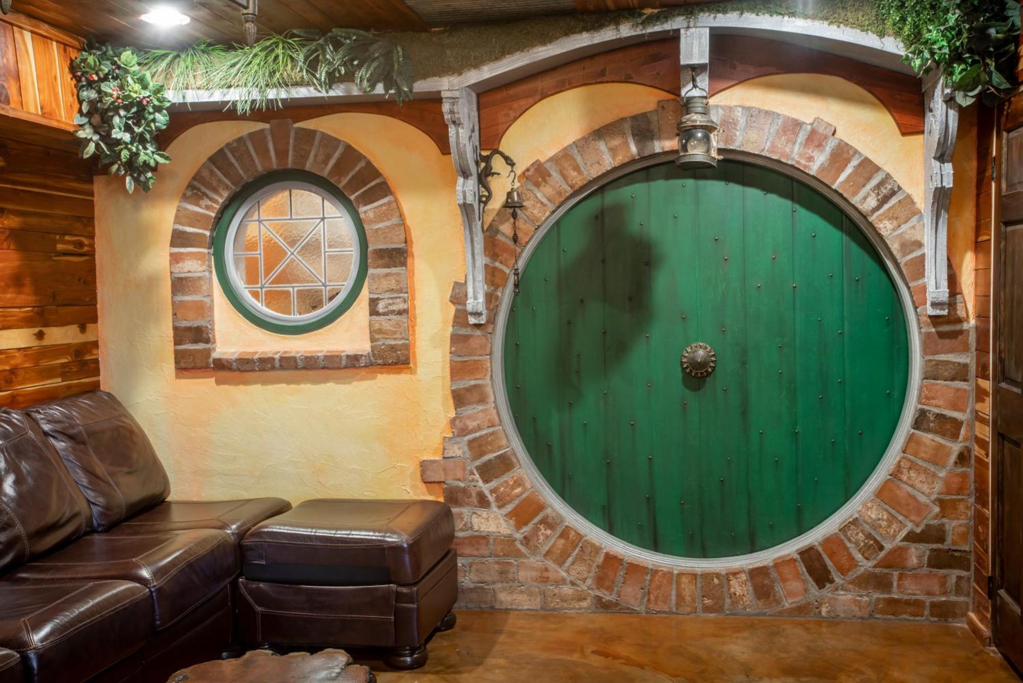 The Hobbit House, Fantasy Comes Home! Russellville Exteriör bild