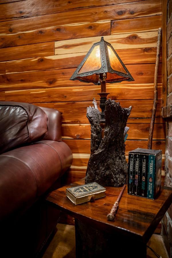 The Hobbit House, Fantasy Comes Home! Russellville Exteriör bild
